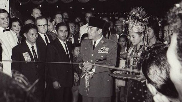 Latar Belakang Politik Mercusuar Soekarno